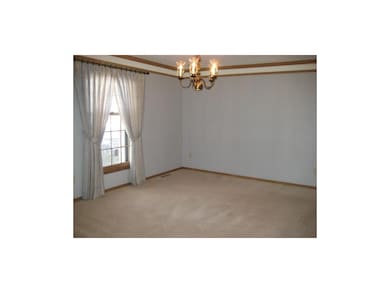 Oversized Dining Area Perfect for Entertaining!