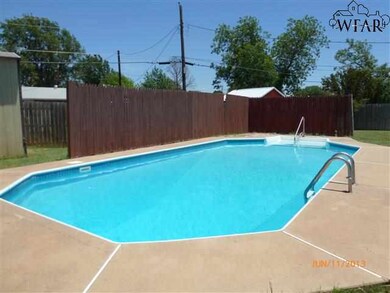 Wonderful lined swimming pool with diving end.