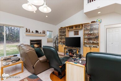 04-Living Room 20220516-DW-2392