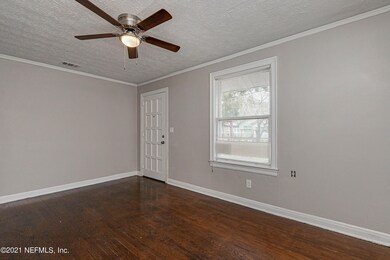 12 Family Room-5