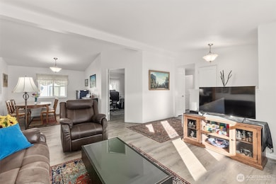 Living dining, looking into office