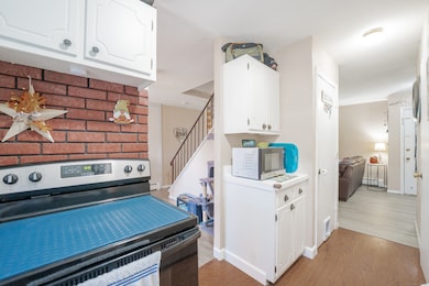 48 Round Tree Dr unit 5, Naugatuck, CT 06770 - photo 4