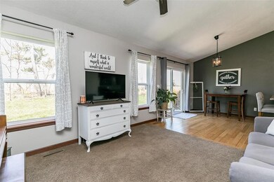 1804 Whispering Pines Ct SW, Cedar Rapids, IA 52404 - photo 4