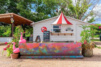 516 E Live Oak St, Coleman, TX 76834 - photo 5