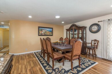 7) DINING AREA