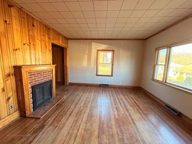 529 Brussels Ave, Clifton Forge, VA 24422 - photo 6