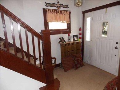Entry/Foyer.