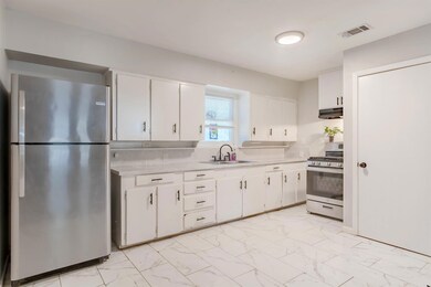 304 Franklin St, Cleburne, TX 76033 - photo 6