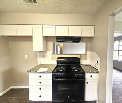 7115 Log Hollow Dr, Houston, TX 77040 - photo 5