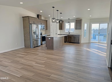 3326 Tyndale Dr, Bismarck, ND 58503 - photo 7