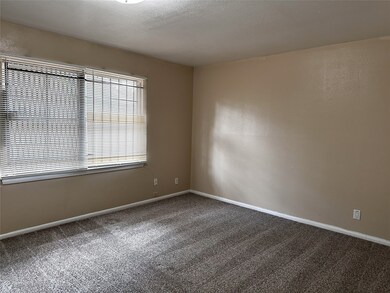 3915 Brookfield Dr, Houston, TX 77045 - photo 4