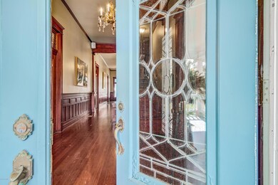 302 E Main St -7