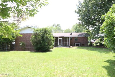 301 Sentry Oaks Dr, Warner Robins, GA 31093 - photo 2