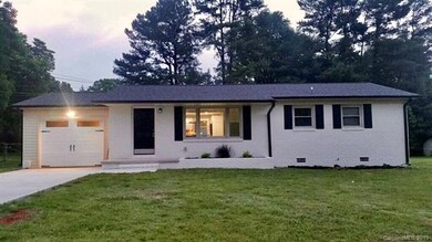 612 N Bost St, Statesville, NC 28677 - photo 4