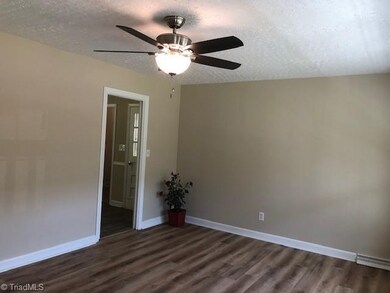 330 Greenvale Rd, Asheboro, NC 27203 - photo 7