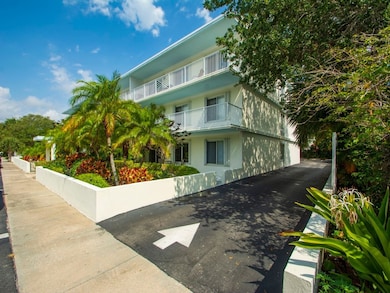 855 Dahlia Ln unit 205, Vero Beach, FL 32963 - photo 3