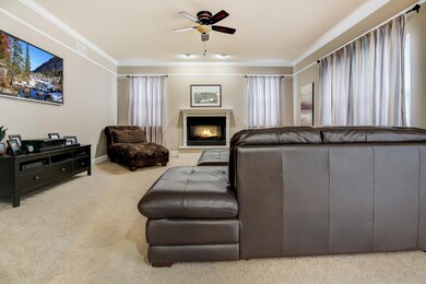 005_Family Room