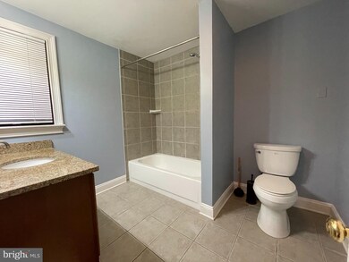 420 Sutherland Rd unit FIRST FLOOR, Ewing, NJ 08618 - photo 4