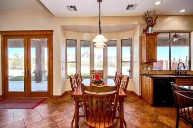 Kitchen dining