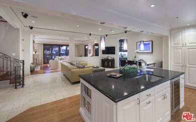 Gourmet kitchen