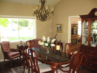 541 Solitude Ln, Grants Pass, OR 97527 - photo 4