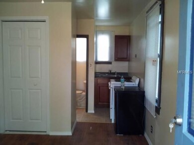 805 1/2 11th St N, Saint Petersburg, FL 33705 - photo 2