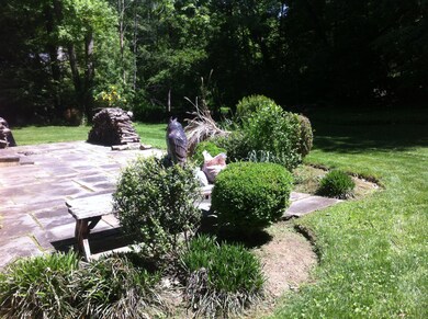 9 Stepping Stone Ln, Greenwich, CT 06830 - photo 4