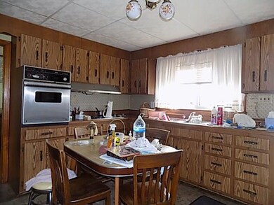 918 36th St, Vandergrift, PA 15690 - photo 2