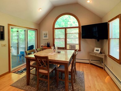 Sunroom/Dining area