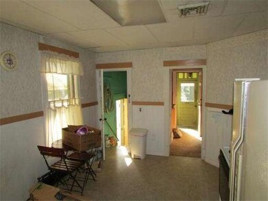 925 Berkshire Ave, Indian Orchard, MA 01151 - photo 3