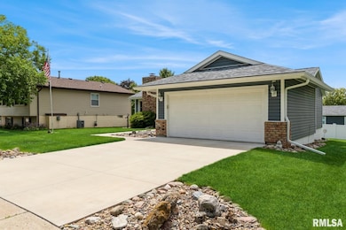 1511 W 48th St, Davenport, IA 52806 - photo 3