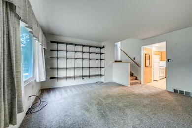 790 N Eastland St, Elmhurst, IL 60126 - photo 4