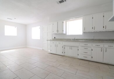 520 S Villa St, Porterville, CA 93257 - photo 6