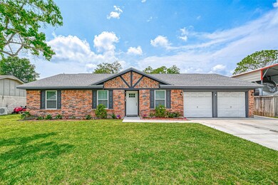 1902 Tracy Lynn Ln, Alvin, TX 77511 - photo 4