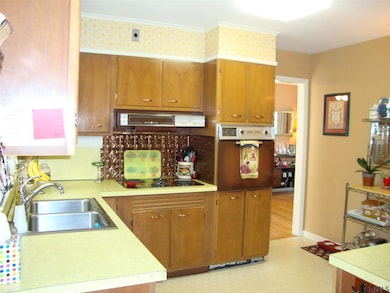 34 Bertone Dr, Schenectady, NY 12306 - photo 3