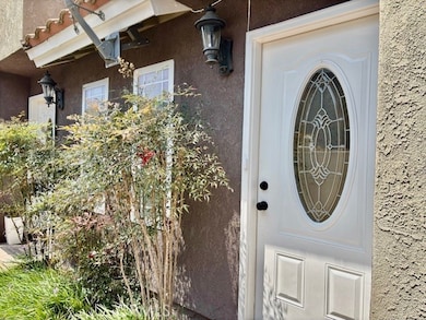 685 W 18th St unit 2, Costa Mesa, CA 92627 - photo 2