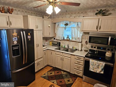 1604 Claridge Ave, Halethorpe, MD 21227 - photo 2