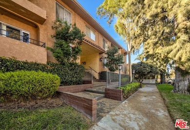 12940 Riverside Dr unit 108, Sherman Oaks, CA 91423 - photo 2