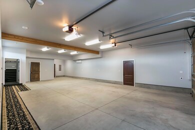 012E Garage
