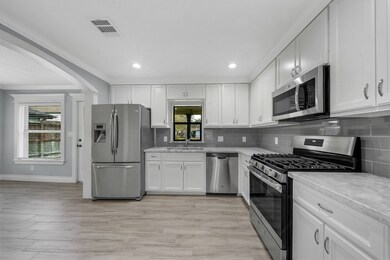 7651 Greendowns St, Houston, TX 77087 - photo 4