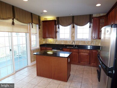 13803 Gullane Dr unit 72, Woodbridge, VA 22191 - photo 3