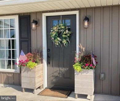 214 E Spruce St, New Holland, PA 17557 - photo 4