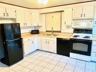 114 Henshaw St, Worcester, MA 01603 - photo 5