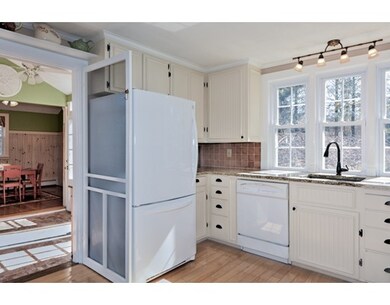 377 Bailey Rd, Holden, MA 01520 - photo 5