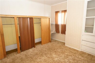 lots of cabinets...built ins..ceiling fan...high c