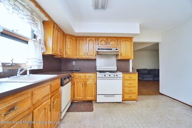 178 Pleasant Plains Ave, Staten Island, NY 10309 - photo 6