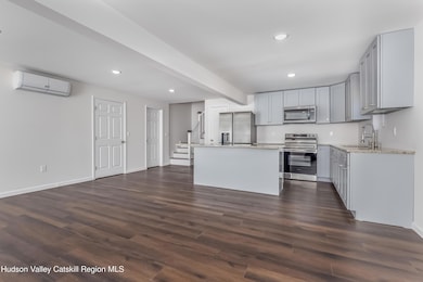 534_US44_10-17-25-20