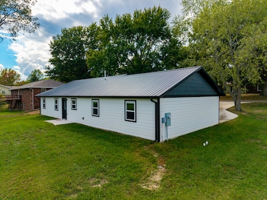 912 Posey St, Ava, MO 65608 - photo 3