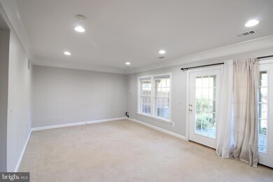 4072 Walnut Cove Cir, Fairfax, VA 22033 - photo 5