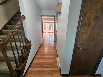 6648 Kennerdown St, Columbus, OH 43229 - photo 3